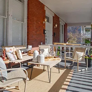 416a Waldburg St - Newly Renovated 1920's Historic District Apt , Savannah United States